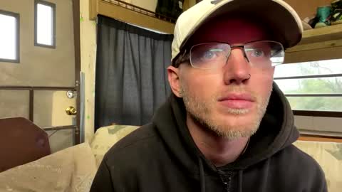 Snapshot of dilf_96 chatting on 04-29-26, 11:44 Daddy online show from 04-29-26, 11:44