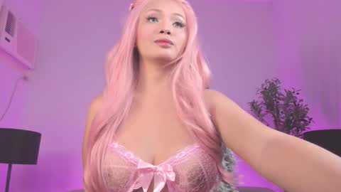 Snapshot of dillariahook chatting on 09-23-25, 08:45 LEXI X BARBIE online show from 09-23-25, 08:45