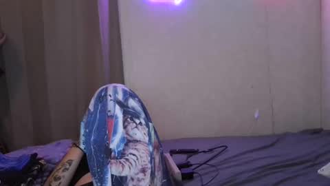 Snapshot of dimepiecexxx chatting on 10-29-25, 06:26 Sofie online show from 10-29-25, 06:26