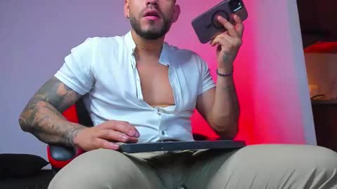 Snapshot of dimitri_master chatting on 12-21-25, 04:41 Angel Dimitri online show from 12-21-25, 04:41
