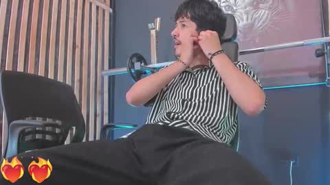 Snapshot of dimitrideluxe chatting on 10-24-25, 08:38 Dimitri online show from 10-24-25, 08:38