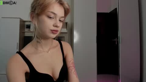 Dina online show from 10-21-25, 07:42