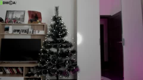 Dina online show from 12-22-25, 09:06