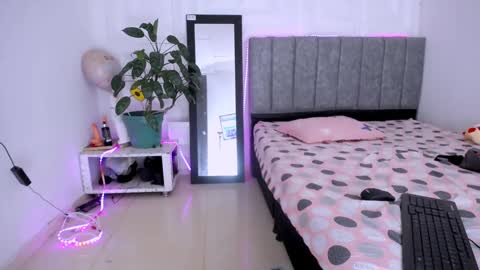 DINA online show from 11-12-25, 10:41