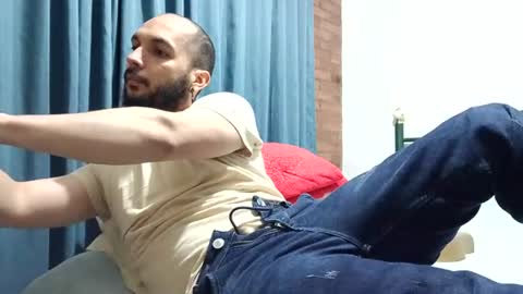 Snapshot of dinchtcams chatting on 06-19-26, 06:07 Dincht online show from 06-19-26, 06:07