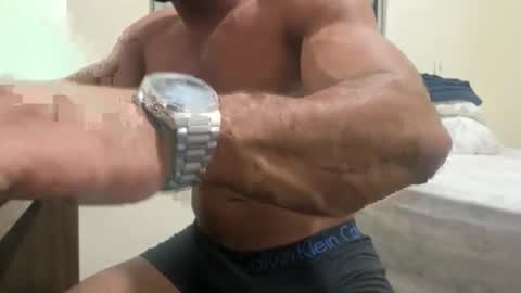 Snapshot of dinhoo14 chatting on 11-20-25, 03:18 dinhoo14 online show from 11-20-25, 03:18