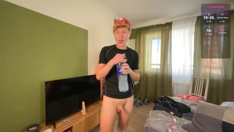 Snapshot of dinovichh chatting on 09-10-25, 09:09 Vlad Dinovich online show from 09-10-25, 09:09