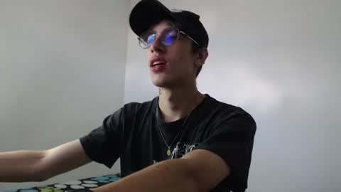 Snapshot of dio_star chatting on 11-18-25, 01:15 Dio online show from 11-18-25, 01:15