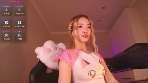 Snapshot of dion_lee9 chatting on 02-09-26, 02:21 Reina online show from 02-09-26, 02:21