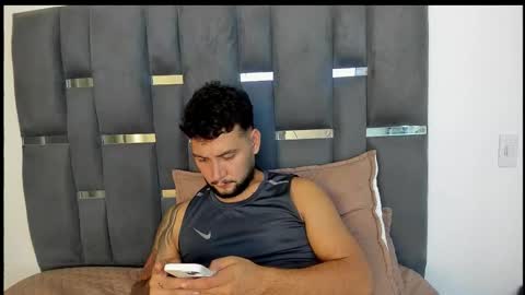 Snapshot of dionyxx chatting on 10-20-25, 04:02 dionyxx online show from 10-20-25, 04:02