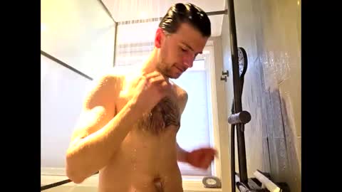 Snapshot of dirkbig23cm chatting on 12-18-25, 09:04 Dirk online show from 12-18-25, 09:04