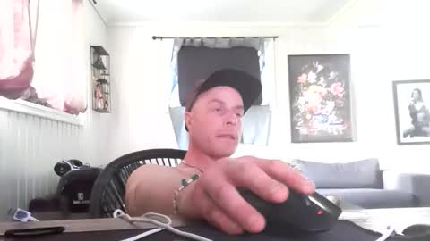 Snapshot of dirkdigglerofficial chatting on 05-29-26, 04:32 dirkdigglerofficial online show from 05-29-26, 04:32