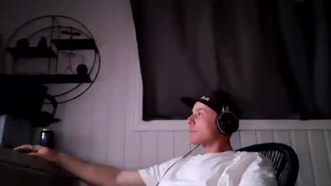 Snapshot of dirkdigglerofficial chatting on 06-13-26, 10:29 dirkdigglerofficial online show from 06-13-26, 10:29