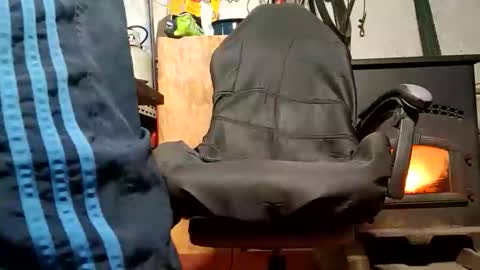 Snapshot of dirtmcgirt82 chatting on 12-18-24, 06:43 dirtmcgirt82 online show from 12-18-24, 06:43