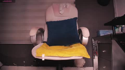 Snapshot of dirty_27cms chatting on 10-31-25, 11:44 dirty_27cms online show from 10-31-25, 11:44