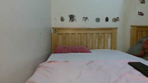 Snapshot of dirty_slutts chatting on 11-01-25, 11:23 sisi and grovin online show from 11-01-25, 11:23