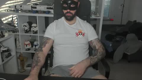 Robert online show from 01-14-25, 02:43