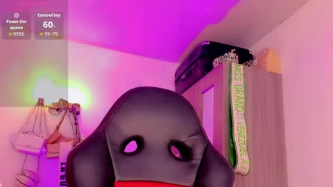 Naomy  online show from 05-08-26, 04:07