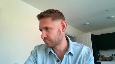 Snapshot of dirtylondon729 chatting on 06-29-26, 10:37 Exhibitionist Ben online show from 06-29-26, 10:37