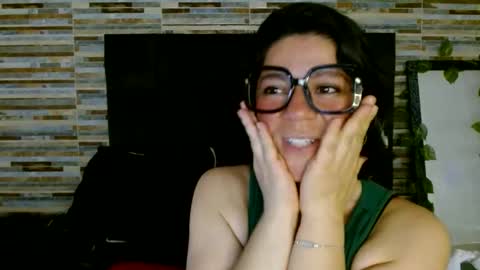 Snapshot of disneey2888 chatting on 10-26-25, 01:44 disneey2888 online show from 10-26-25, 01:44