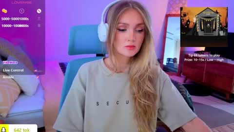 Snapshot of disney__princess chatting on 11-02-25, 03:31 JASMINE online show from 11-02-25, 03:31