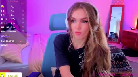 Snapshot of disney__princess chatting on 11-28-25, 03:53 JASMINE online show from 11-28-25, 03:53