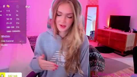 Snapshot of disney__princess chatting on 12-03-25, 05:04 JASMINE online show from 12-03-25, 05:04