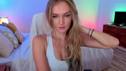 Snapshot of disney__princess chatting on 05-27-26, 05:15 JASMINE online show from 05-27-26, 05:15