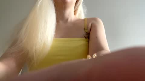 DitaMilton online show from 03-10-25, 02:48