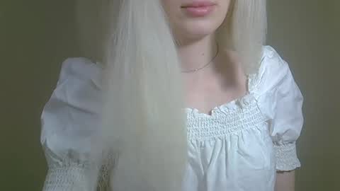 DitaMilton online show from 10-28-25, 08:33