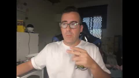 Snapshot of ditos_c chatting on 10-18-25, 10:05 ditos_c online show from 10-18-25, 10:05