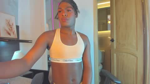 Snapshot of diva_kma chatting on 02-22-25, 12:38 Alejandra online show from 02-22-25, 12:38