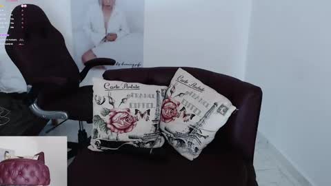 Snapshot of diva_milf chatting on 01-23-25, 01:08 Diva online show from 01-23-25, 01:08