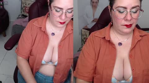 Snapshot of diva_milf chatting on 02-09-25, 01:11 Diva online show from 02-09-25, 01:11