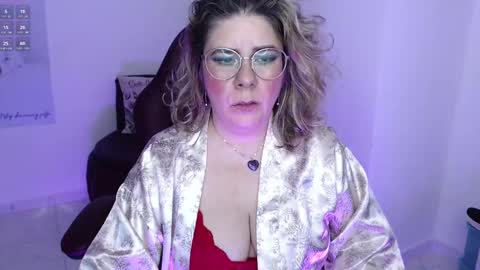 Snapshot of diva_milf chatting on 02-15-25, 02:15 Diva online show from 02-15-25, 02:15