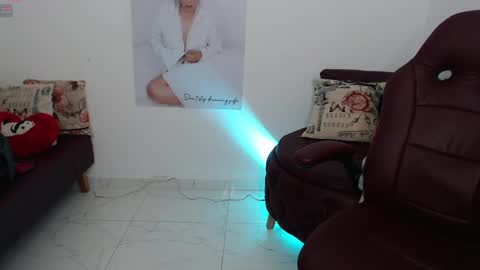 Snapshot of diva_milf chatting on 03-04-25, 12:07 Diva online show from 03-04-25, 12:07