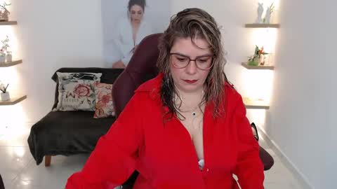 Snapshot of diva_milf chatting on 04-20-26, 03:37 Diva online show from 04-20-26, 03:37