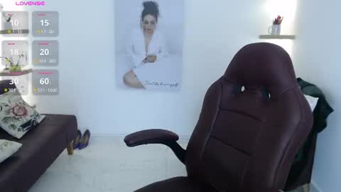 Snapshot of diva_milf chatting on 06-27-26, 05:51 Diva online show from 06-27-26, 05:51
