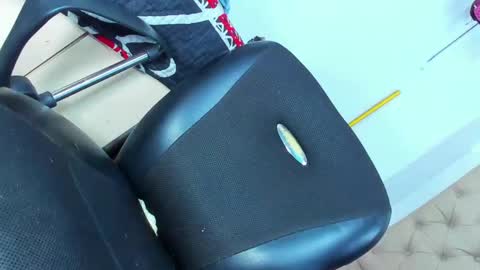 Snapshot of divaxxx4 chatting on 02-19-25, 12:00 divaxxx4 online show from 02-19-25, 12:00