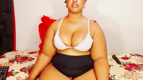 Snapshot of divinebooty93 chatting on 12-20-25, 07:15 divinebooty93 online show from 12-20-25, 07:15