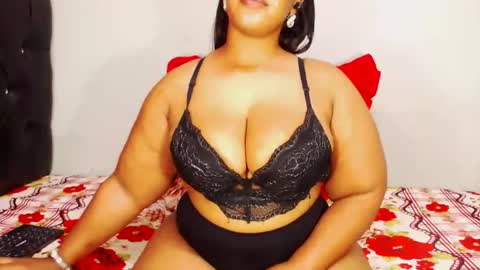 Snapshot of divinebooty93 chatting on 01-10-26, 06:15 divinebooty93 online show from 01-10-26, 06:15