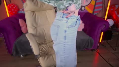 Snapshot of divinejasss chatting on 03-04-25, 10:27 DivineJasss online show from 03-04-25, 10:27