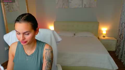 Snapshot of divineluxe chatting on 06-18-26, 04:35 Ivory Blue. online show from 06-18-26, 04:35