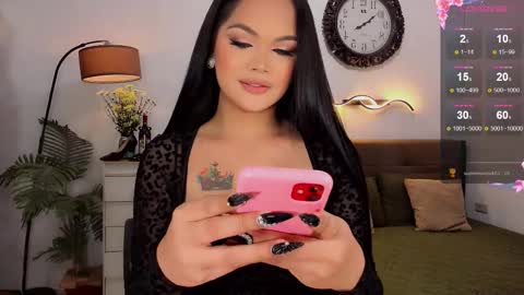 Snapshot of divinequeen chatting on 10-11-25, 01:20 online show from 10-11-25, 01:20