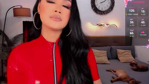 Snapshot of divinequeen chatting on 11-20-25, 01:33 online show from 11-20-25, 01:33