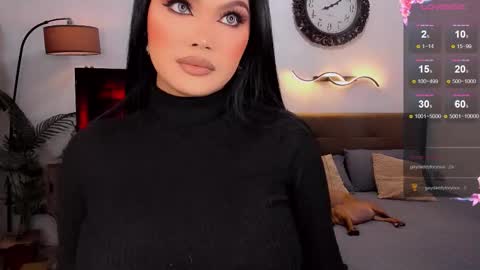 Snapshot of divinequeen chatting on 11-21-25, 01:43 online show from 11-21-25, 01:43