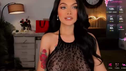 Snapshot of divinequeen chatting on 06-19-26, 02:54 online show from 06-19-26, 02:54