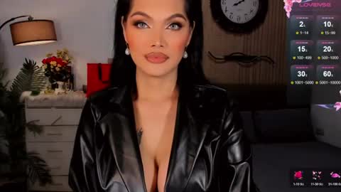 Snapshot of divinequeen chatting on 06-23-26, 03:21 online show from 06-23-26, 03:21