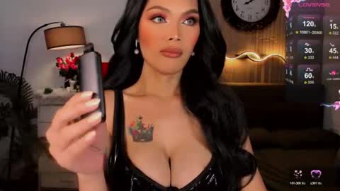 Snapshot of divinequeen chatting on 07-11-26, 04:10 online show from 07-11-26, 04:10