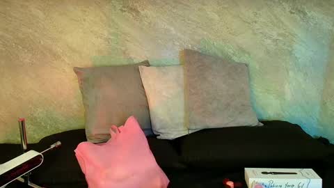 Snapshot of dixie_grey1 chatting on 10-20-25, 02:39 Sofia online show from 10-20-25, 02:39